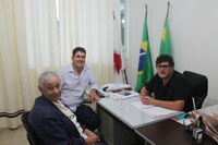 Câmara recebe voluntária prestadora de serviços do HIC